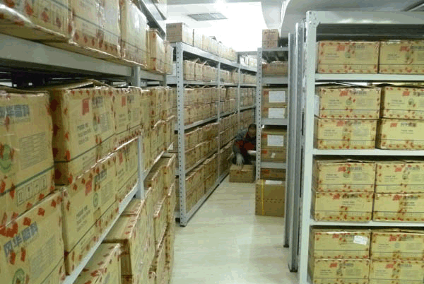 南京南山半導(dǎo)體風華電子元器件備貨倉庫一角